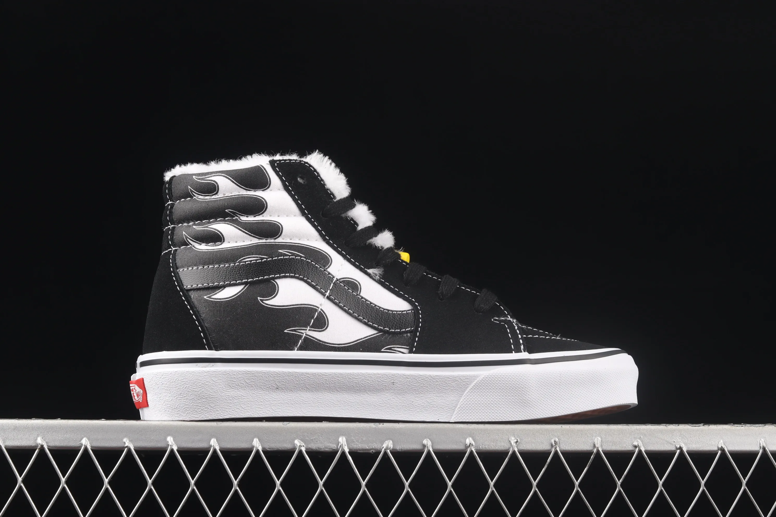All categories Vans Vans series Vans Hi Vans high-top plus velvet Vans Sk8-Hi Flame Vans black and white flame plus velvet high-top trendy casual skateboard shoes VN0A32QGKGF5